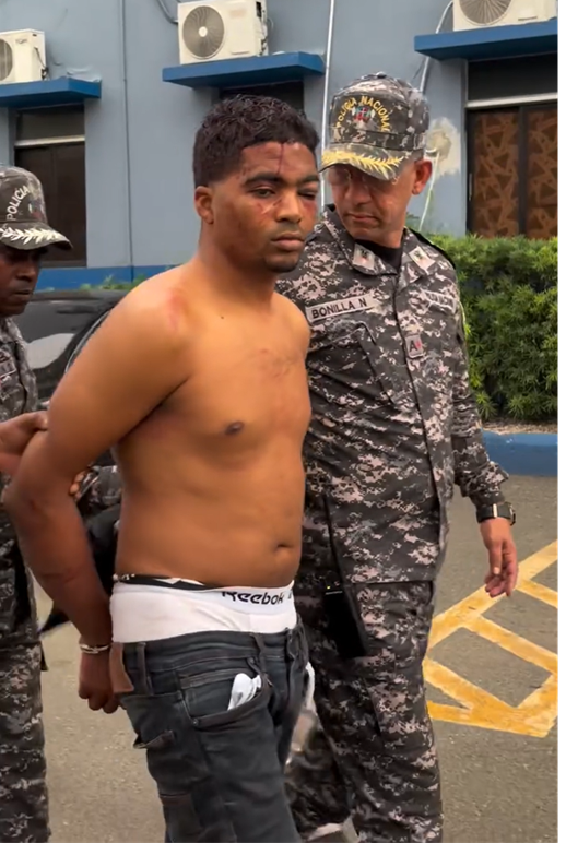 Policía detiene a hombre señalado de balear a dos personas en la UASD