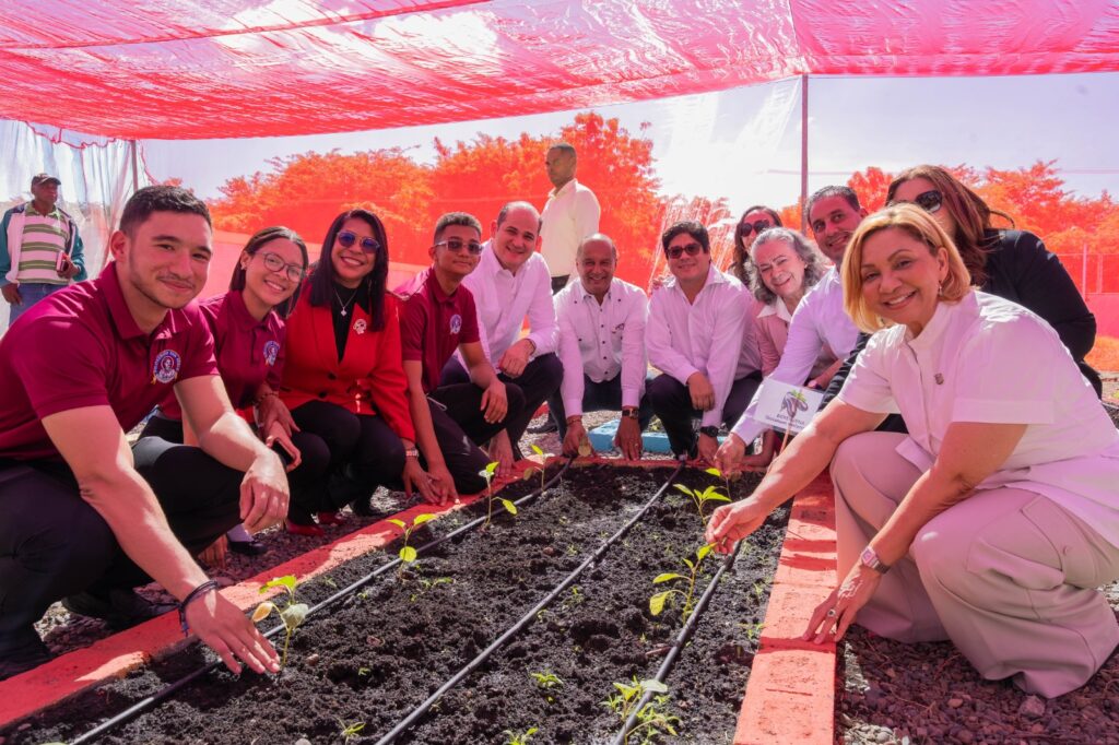 El INABIE y la FAO inauguran cocinas y huertos escolares en escuelas de San Juan