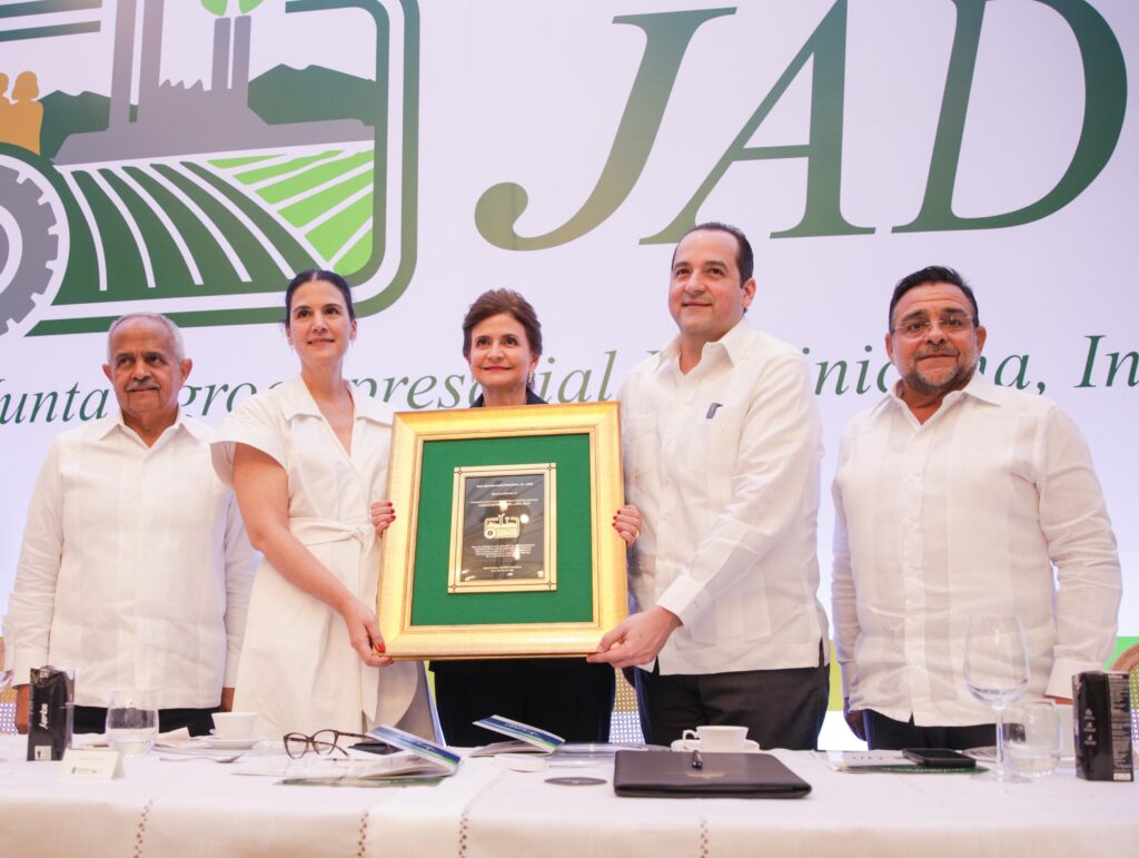 Raquel Peña resalta impacto económico y social del Consorcio Azucarero tras reconocimiento como “Agroempresa del Año 2025”