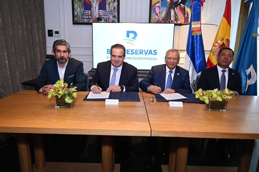 Banreservas y CaixaBank renuevan su alianza para fortalecer el envío de remesas desde España