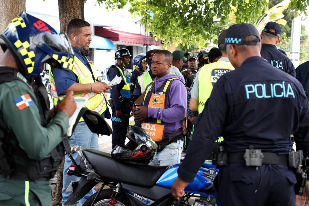 INTRANT y organismos de seguridad intervienen 15 paradas de motoconcho; eliminan tres, retienen 64 motocicletas y realizan 247 pruebas de alcoholemia INTRANT inspecciona moticicletas